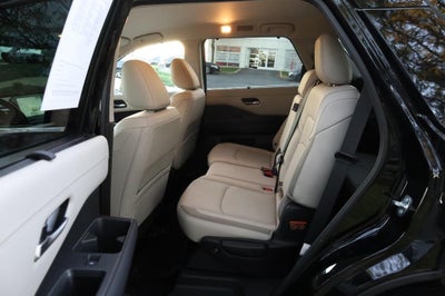 2025 Nissan Pathfinder SL