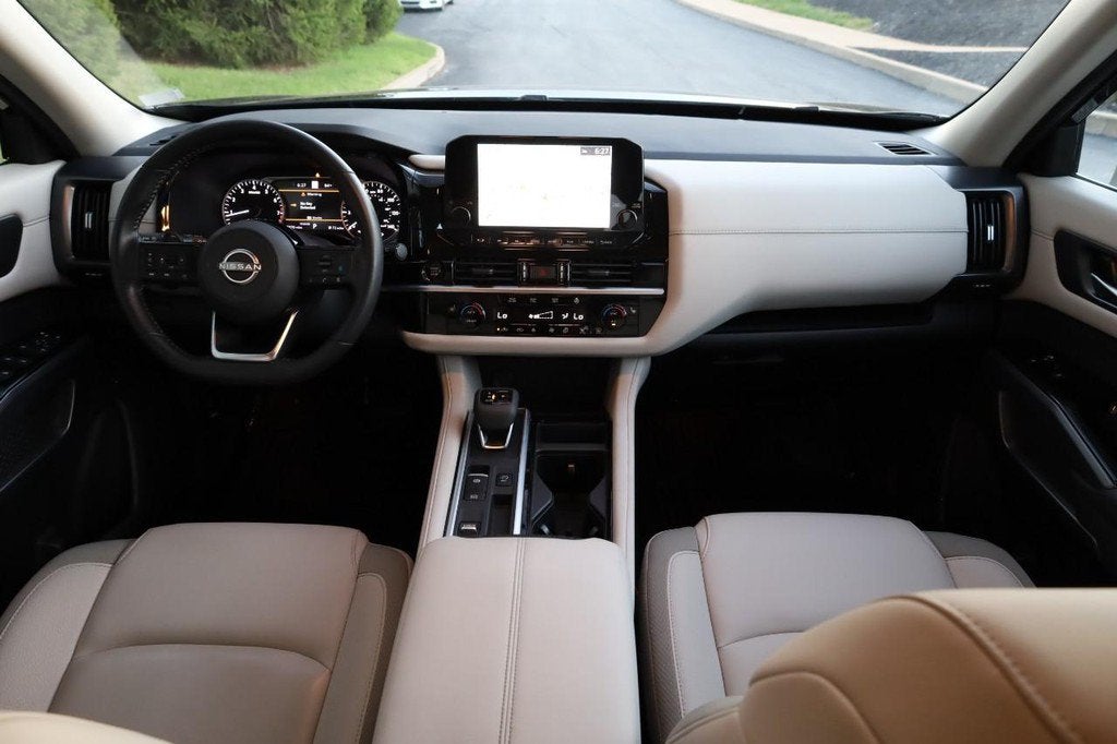 2025 Nissan Pathfinder SL