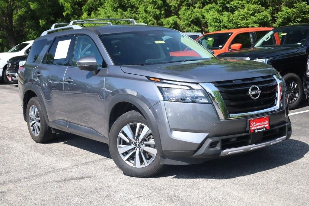 2025 Nissan Pathfinder SL