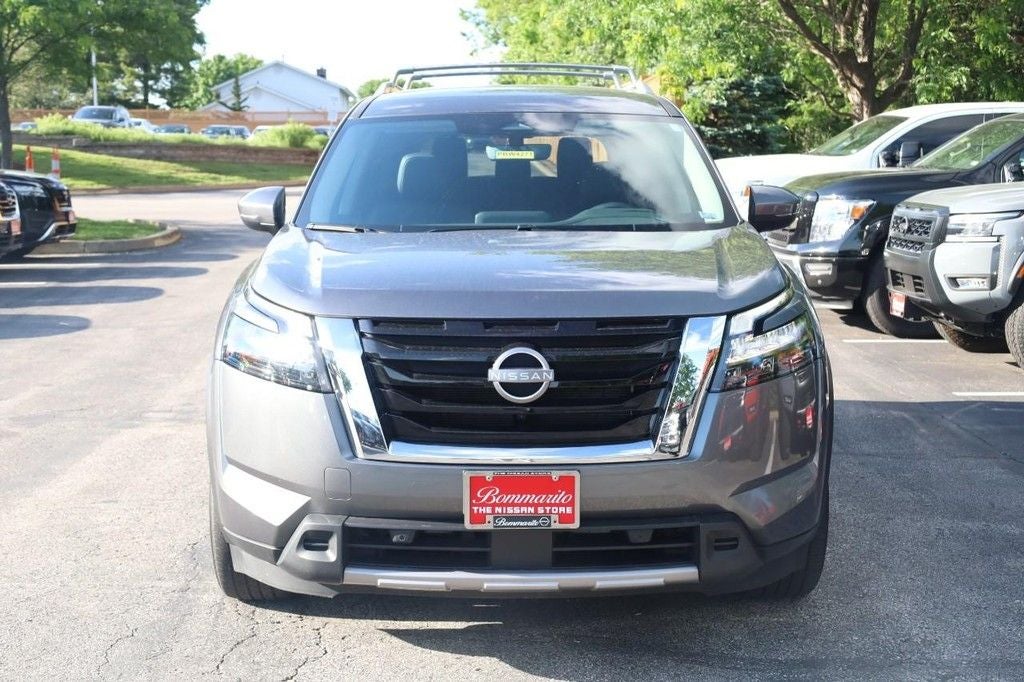 2025 Nissan Pathfinder SL
