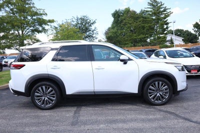2025 Nissan Pathfinder SL
