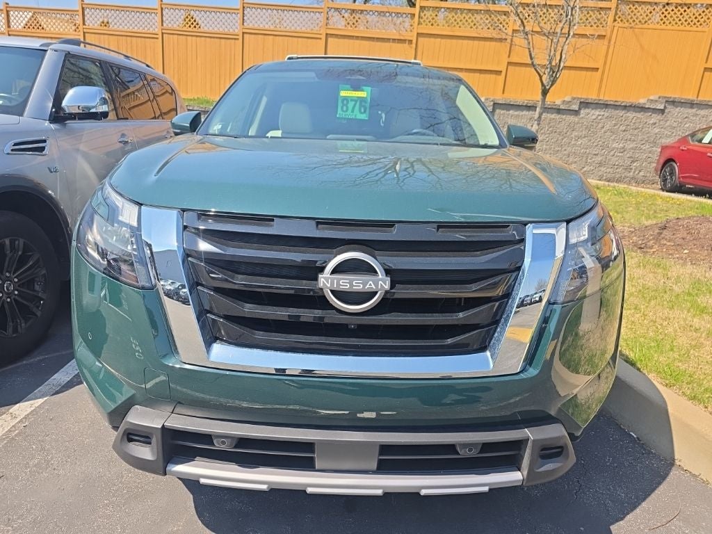 2025 Nissan Pathfinder SL