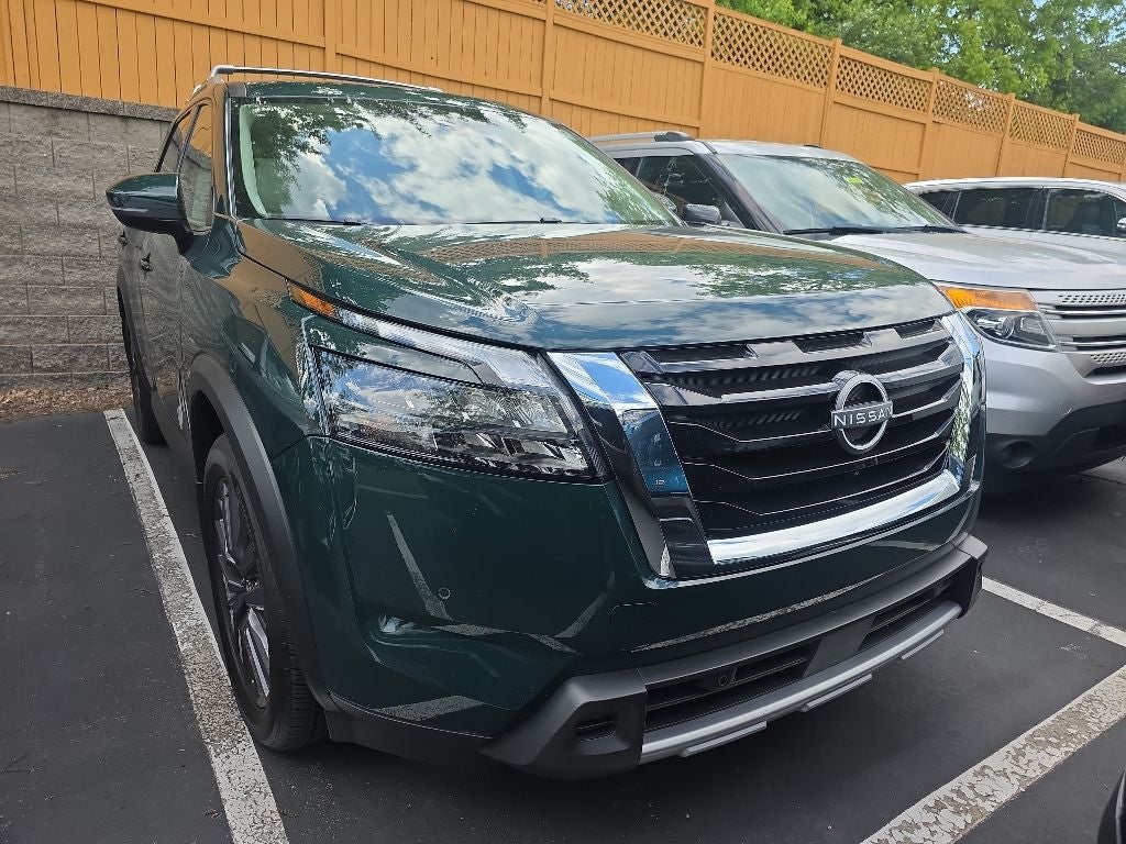 2025 Nissan Pathfinder SL