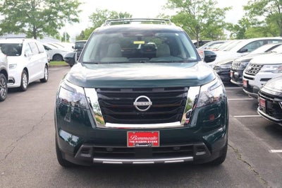 2025 Nissan Pathfinder SL