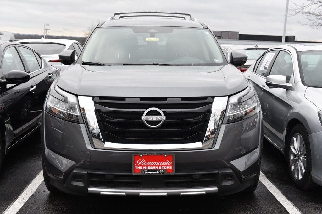 2024 Nissan Pathfinder SL