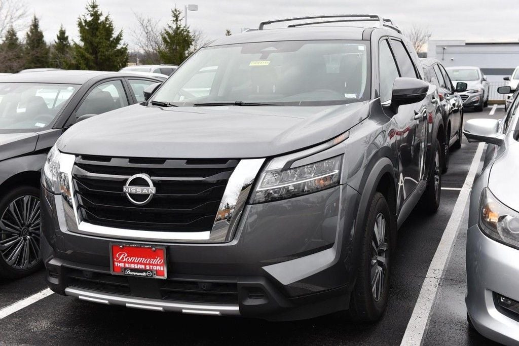 2024 Nissan Pathfinder SL