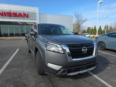 2025 Nissan Pathfinder SL