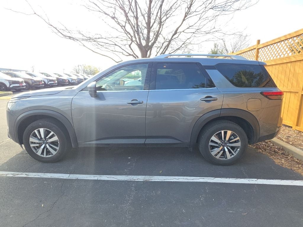 2025 Nissan Pathfinder SL