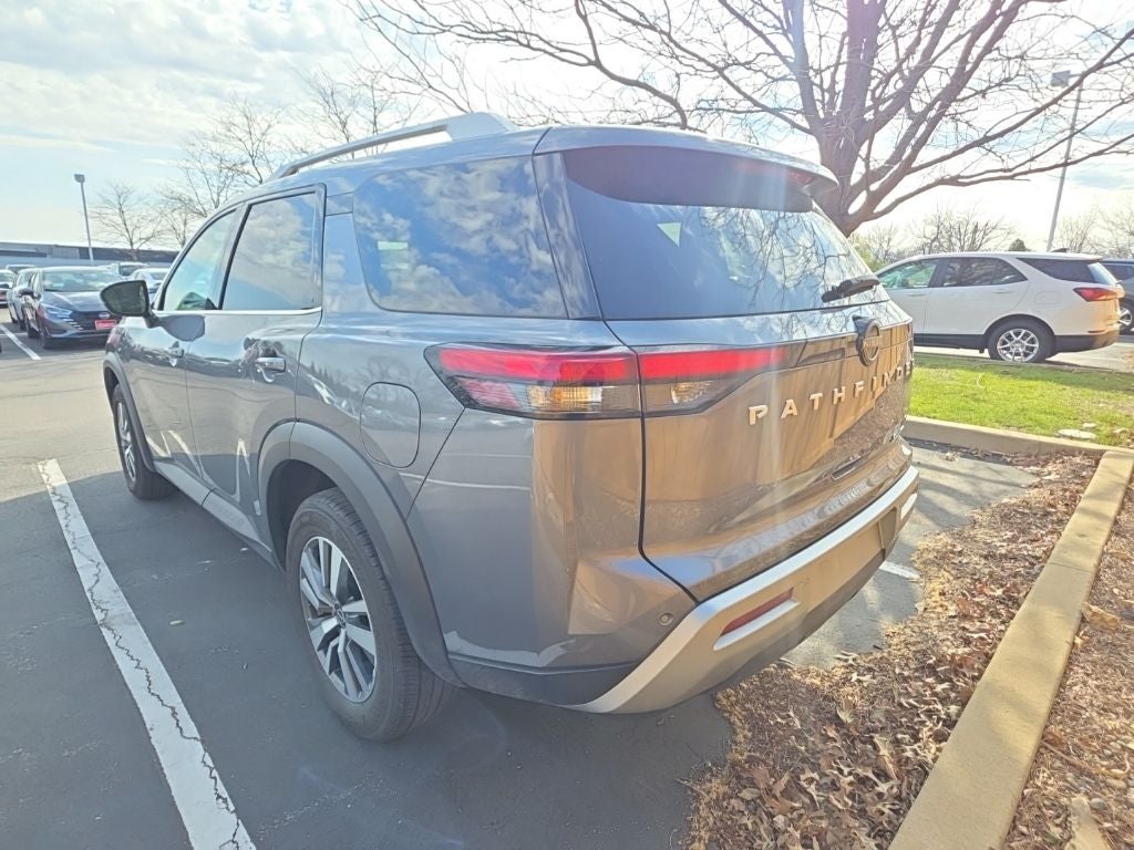 2025 Nissan Pathfinder SL