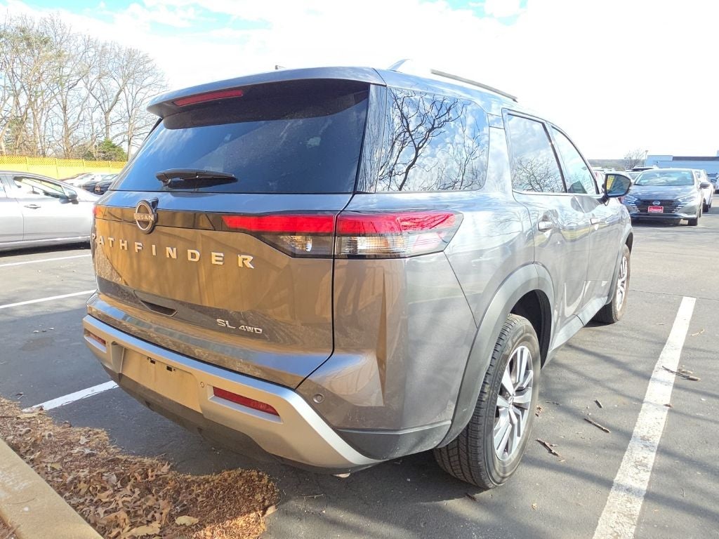 2025 Nissan Pathfinder SL