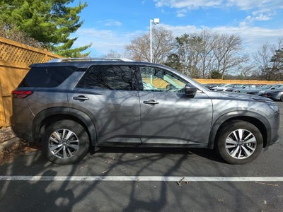 2025 Nissan Pathfinder SL