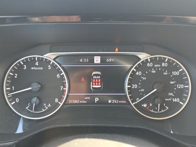 2025 Nissan Pathfinder SL