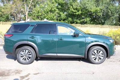 2025 Nissan Pathfinder SL