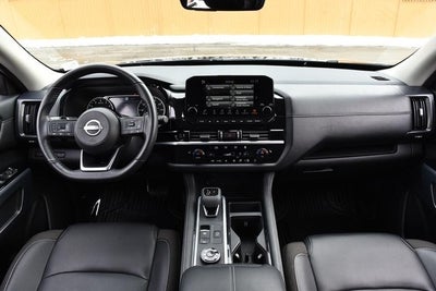 2025 Nissan Pathfinder SL