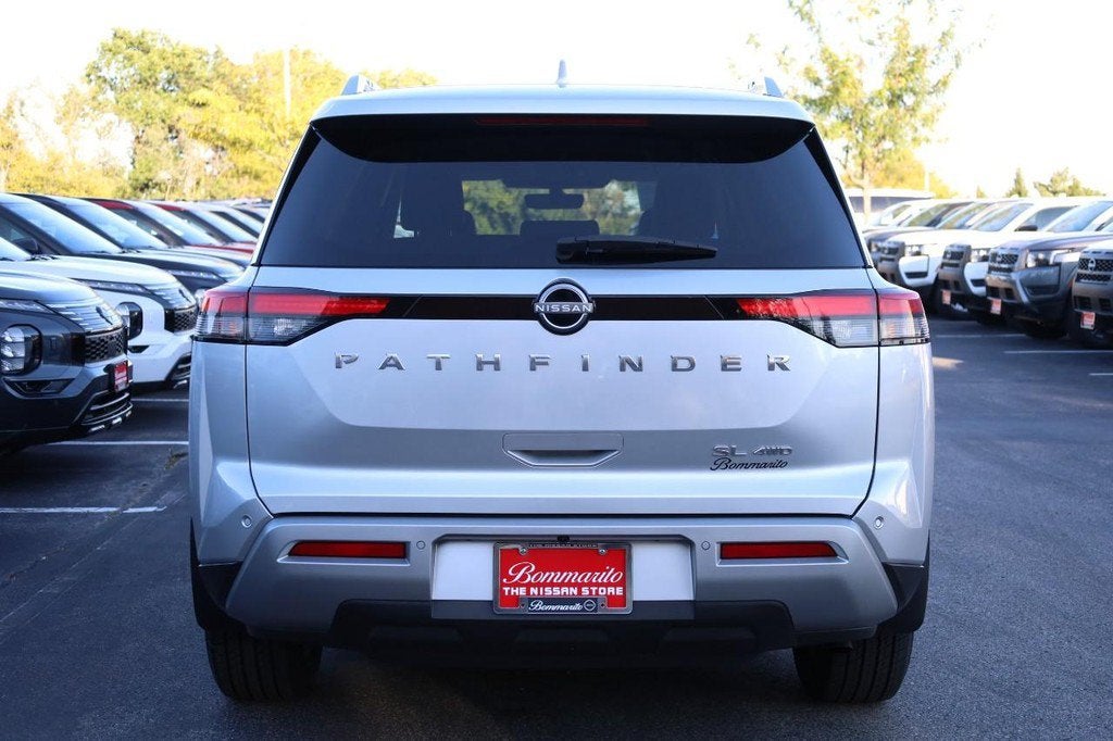 2023 Nissan Pathfinder SL