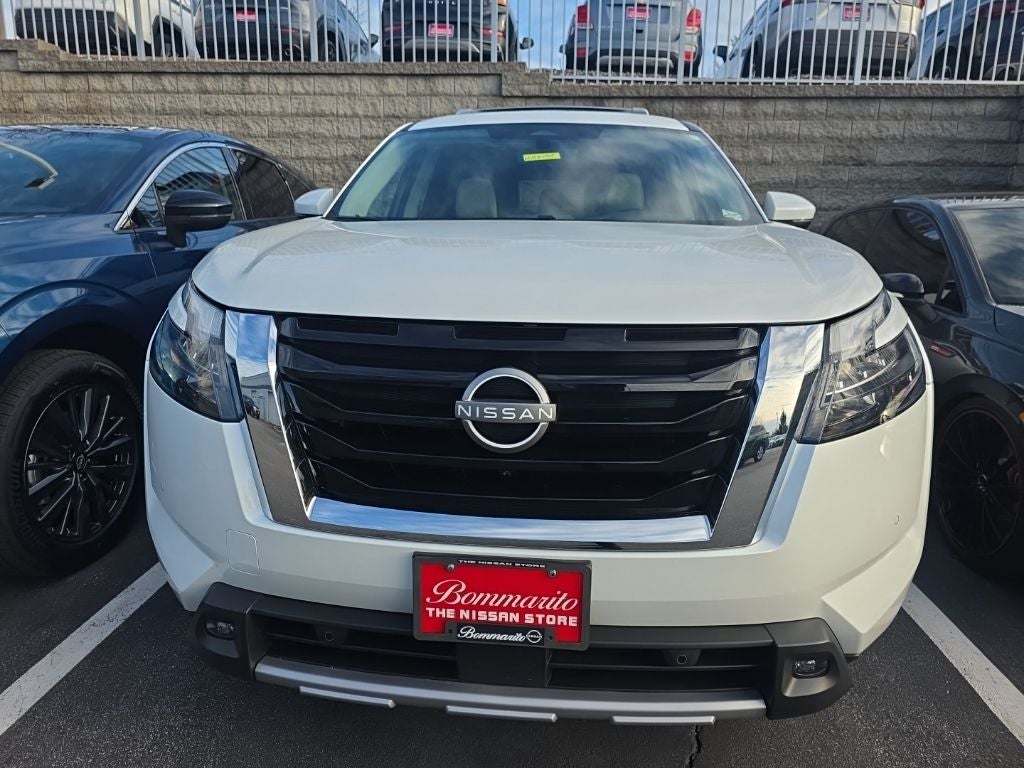 2025 Nissan Pathfinder SL