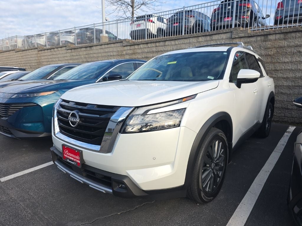 2025 Nissan Pathfinder SL