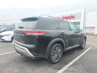 2025 Nissan Pathfinder SL