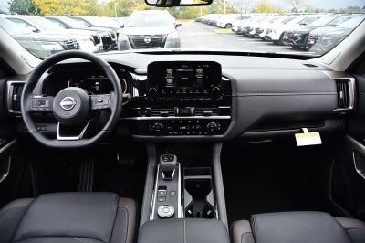 2025 Nissan Pathfinder Platinum