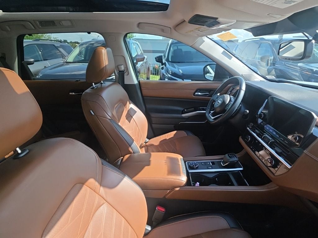 2022 Nissan Pathfinder Platinum