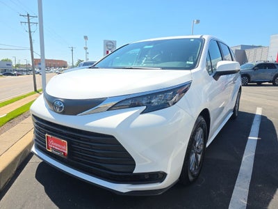 2025 Toyota Sienna LE AWD Plus Package [8 Passenger]