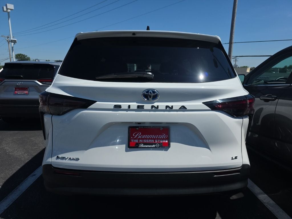 2025 Toyota Sienna LE AWD Plus Package [8 Passenger]