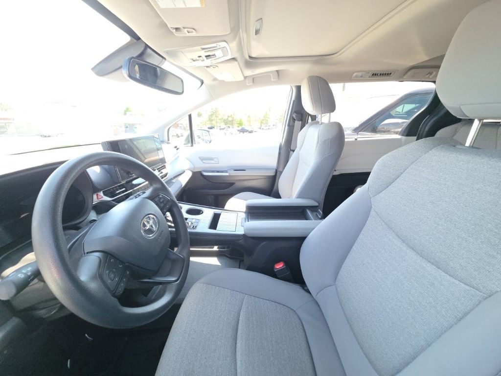 2025 Toyota Sienna LE AWD Plus Package [8 Passenger]