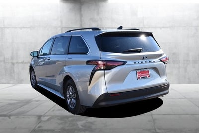 2021 Toyota Sienna XLE 8 Passenger