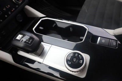2025 Mitsubishi Outlander SE S-AWC w/ 20" Alloy Wheels