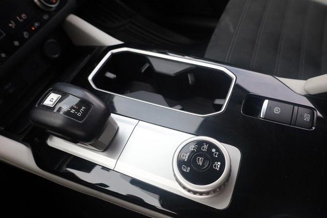 2025 Mitsubishi Outlander SE S-AWC w/ 20" Alloy Wheels