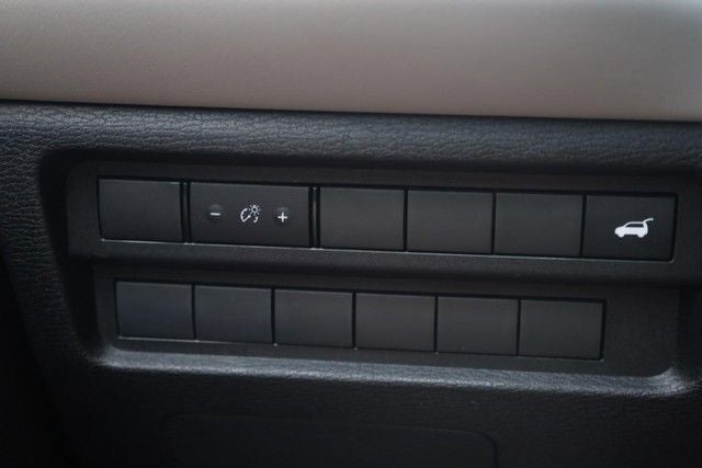 2025 Mitsubishi Outlander SE S-AWC w/ 20" Alloy Wheels