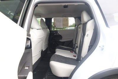 2025 Mitsubishi Outlander SE S-AWC w/ 20" Alloy Wheels
