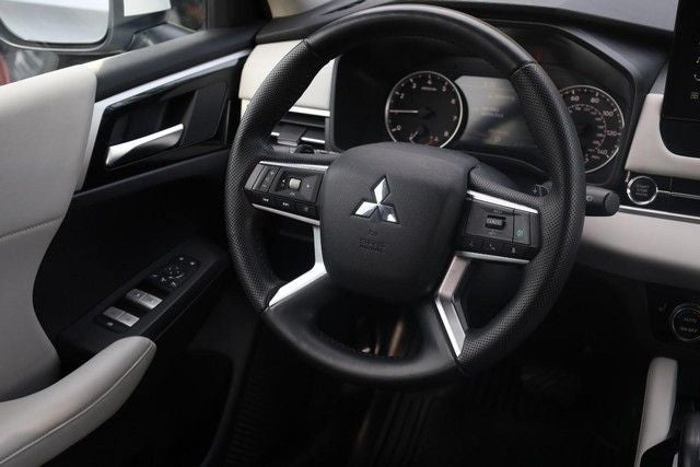 2025 Mitsubishi Outlander SE S-AWC w/ 20" Alloy Wheels