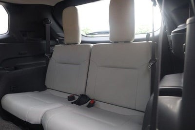 2025 Mitsubishi Outlander SE S-AWC w/ 20" Alloy Wheels