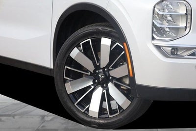 2025 Mitsubishi Outlander SE S-AWC w/ 20" Alloy Wheels