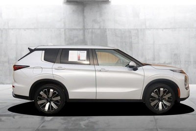 2025 Mitsubishi Outlander SE S-AWC w/ 20" Alloy Wheels