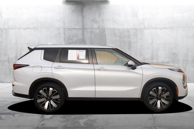2025 Mitsubishi Outlander SE S-AWC w/ 20" Alloy Wheels