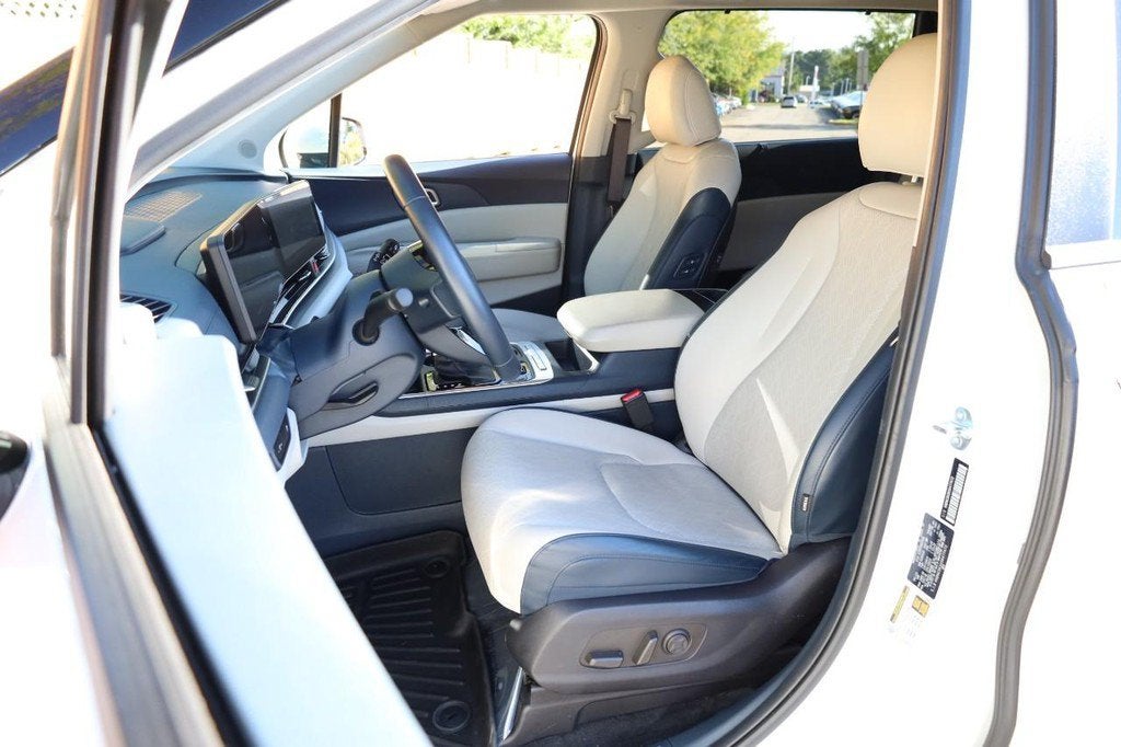 2025 Kia Carnival EX