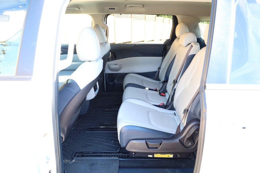 2025 Kia Carnival EX