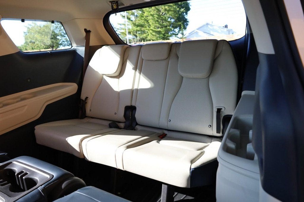 2025 Kia Carnival EX
