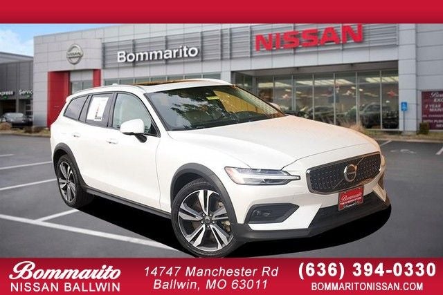 2025 Volvo V60 Cross Country B5 Plus AWD 19" Diamond Cut Wheels