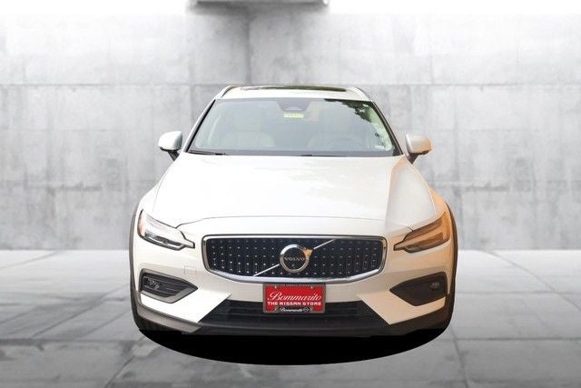 2025 Volvo V60 Cross Country B5 Plus AWD 19" Diamond Cut Wheels